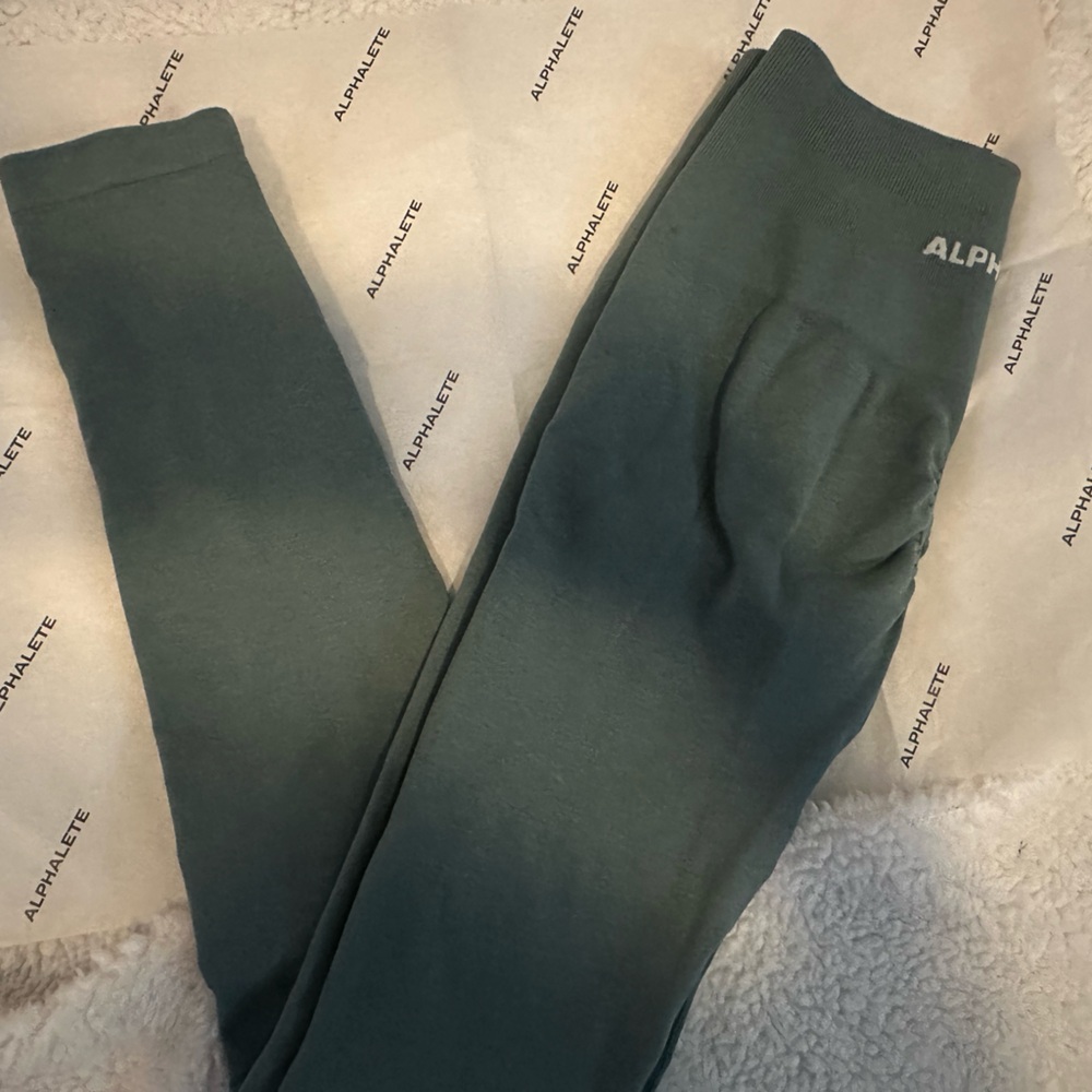 NWOT alphalete amplify leggings in noble green